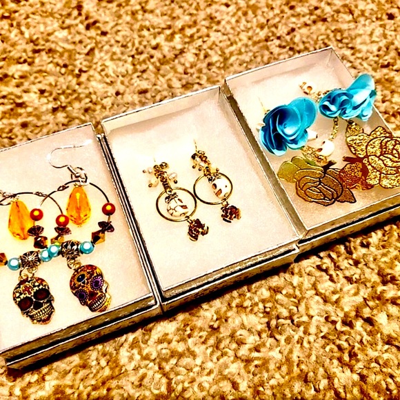 Frock 'n Roll Skull Bling Handcrafted Earrings - Picture 10 of 10